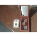 MANDELA 90TH BIRTHDAY R5-GRADED MS66 PLUS DISPLAY BOX WITH 3 MANDELA COINS,CIRCULATED,IN CAPSULES
