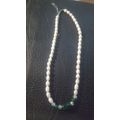 Unique 40cm pearl strng with green agate