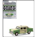 Greenlight Diecast Model Car Exclusive Checker Taxi 1982 1/64 scale new in pack