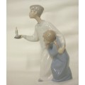Lladro - #4874 - Genuine Lladro, 2 children in nightshirts with candle - 21cm tall - damage free!