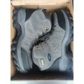 Breathable hyking boots size 9 (43)