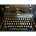 Vintage Royal Typewriter in Oringinal Case