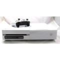 XBOX ONE WHITE CONSOLE 1540 - Limited Edition -  500GB HDD - 1 × XBOX ONE WHITE CONTROLLER