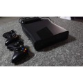 XBOX 360 SLIM 1439 CONSOLE - 250GB HDD - 2 × XBOX 360 CONTROLLERS - POWER SUPPLY - EXCELLENT