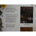 The Country Diary Book of Flowers : Drying, Pressing and Pot Pourri - Carol Petelin