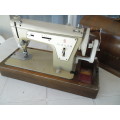 Singer 237 hand crank sewing machine with wood box collection only 17kg by buyer