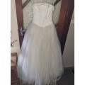 Beautiful Bride & Co Ivory Wedding Dress and Veil