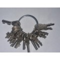 Bunch of 17 Small Vintage Keys