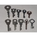 10 x Vintage Keys