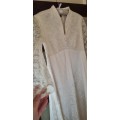 Beautiful Vintage Wedding Dress with lace and long train - Size 10
