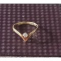 9k Wishbone Ring - Small finger.