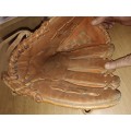 1 x leather base ball glove Mag 11