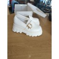 1 x pair of ladies white shoes size 5