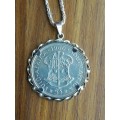 Vintage beautiful silver ladies necklace with 1960 Silver 5 Shilling pendant. (550 mm long)