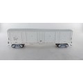 South African Model Trains : SAR Palletised Fruit Wagon - White  (Lima Couplers)