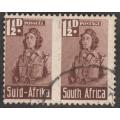 1942 Union of S A Small war Iss 1 1/2d used pair wit h roulette omitted CC 97b CV R7500