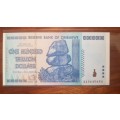 Zimbabwe 100 Trillion Dollar Banknotes serial number AA0640684 UNC  2008 issued