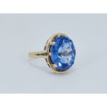 Solid 9ct Gold Vintage Ring with over 14ct Blue Topaz in Excellent Condition!!