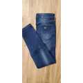 100% Original Guess Ladies Skinny Jeans - Guess Size 27 (SA Size 33) RETAIL R999 (Power Curvy Mid)