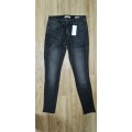 100% Original Guess Ladies Jeans - Guess Size 28 (SA Size 34) RETAIL R999 (Sexy Curve)