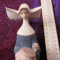 Lladro  Figurine of Nun doing Needlework made in Spain 21 cm Daisa 1987
