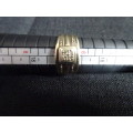Lovely 9ct Gold Ladies Ring - Diamond Missing - Size 6 - 2.9 Grams - See My Description