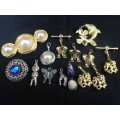 Stunning Collection Of Costume Jewelley Pendants And Brooches - In Excellent Condition