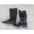 Mens Boots = Size 10