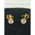 0.8 grams 18 carat Two Tone Gold and Diamonds Studs