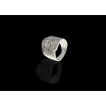 11.4gr 18ct White Gold, +/-150 x 1/2 pointers and +/-112  Baguettes I/J VS/SI