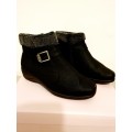 SIZE 7 Womens Black Synthetic-PU Ankle Boots with Grey Fur Trimming Size 7 ONLY