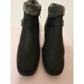 SIZE 5 / 6 Womens Black Synthetic-PU Ankle Boots with Grey Fur Trimming Size 5 / 6 ONLY