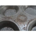 BAKING TRAY, VINTAGE  FOR CUP CAKES, MINI PASTRIES, MINCE / SAVOURY PIES ,MUFFINS    12 individual m