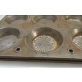 BAKING TRAY, VINTAGE  FOR CUP CAKES, MINI PASTRIES, MINCE / SAVOURY PIES ,MUFFINS    12 individual m