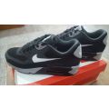 Mens Nike Air max 90 Essential size Uk9 on auction now!! Starts @R1