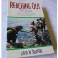 REACHING OUT - INTERPERSONAL EFFECTIVENESS AND SELF-ACTUALIZATION - DAVID W JOHNSON ( EIGHTH EDITION
