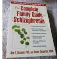 THE COMPLETE FAMILY GUIDE TO SCHIZOPHRENIA - KIM T MUESER PhD and SUSAN GINGERICH MSW