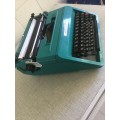 Olivetti  STUDIO 45 Typewriter  in case in gvery good condition. RARE FIND