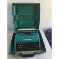 Olivetti  STUDIO 45 Typewriter  in case in gvery good condition. RARE FIND
