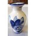 SMALL DELFT STYLE FLOWER/BUD VASE