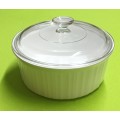 Corning Ware `French White` Lidded Dish F-1-B 2 .5 litre U.S.A. app. D22 x H13 cms