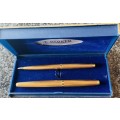 PARKER 75 GRAIN D`ORGE GOLD PLATED FOUNTAIN PEN WITH 14K/585 NIB AND MATCHING PENCIL IN BOX