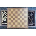 MAGNETIC SQUARE WOODEN CHESS SET WITH MAGNETIC WOOD PIECES, EXCELLENT CONDITION