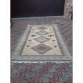 LARGE HAND WOVEN ORIENTAL KILIM CARPET WITH SOFTER EARTHY HUES & ATTRACTIVE GEOMETRIC PATTERN GC