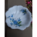 lOVELY ROYAL ALBERT SOMEWHAT SHELL SHAPED PIN DISH FORGET ME NOT