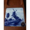 SMALL DELFT BLUE HAND PAINTED TILE CHEESE OR SNACK BOARD (MAHOGANY BASE)