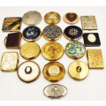 *COMPACTS*LARGE COLLECTION OF 19 VINTAGE POWDER COMPACTS !