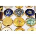 *COMPACTS*LARGE COLLECTION OF 19 VINTAGE POWDER COMPACTS !