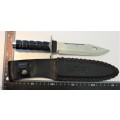 'Rambo" type hunting knife