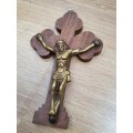 VINTAGE BRASS RELIGIOUS CRUCIFIX OF JESUS CHRIST ON WOOD